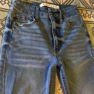 Tinseltown distressed skinny jeans size 0